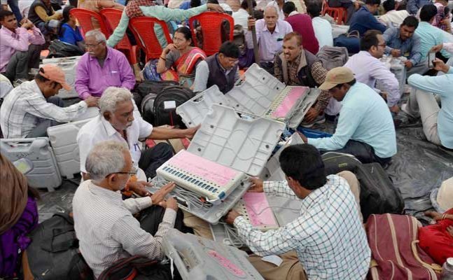 सीतापुर :  निकाय चुनाव के नामांकन का चल रहा दौर