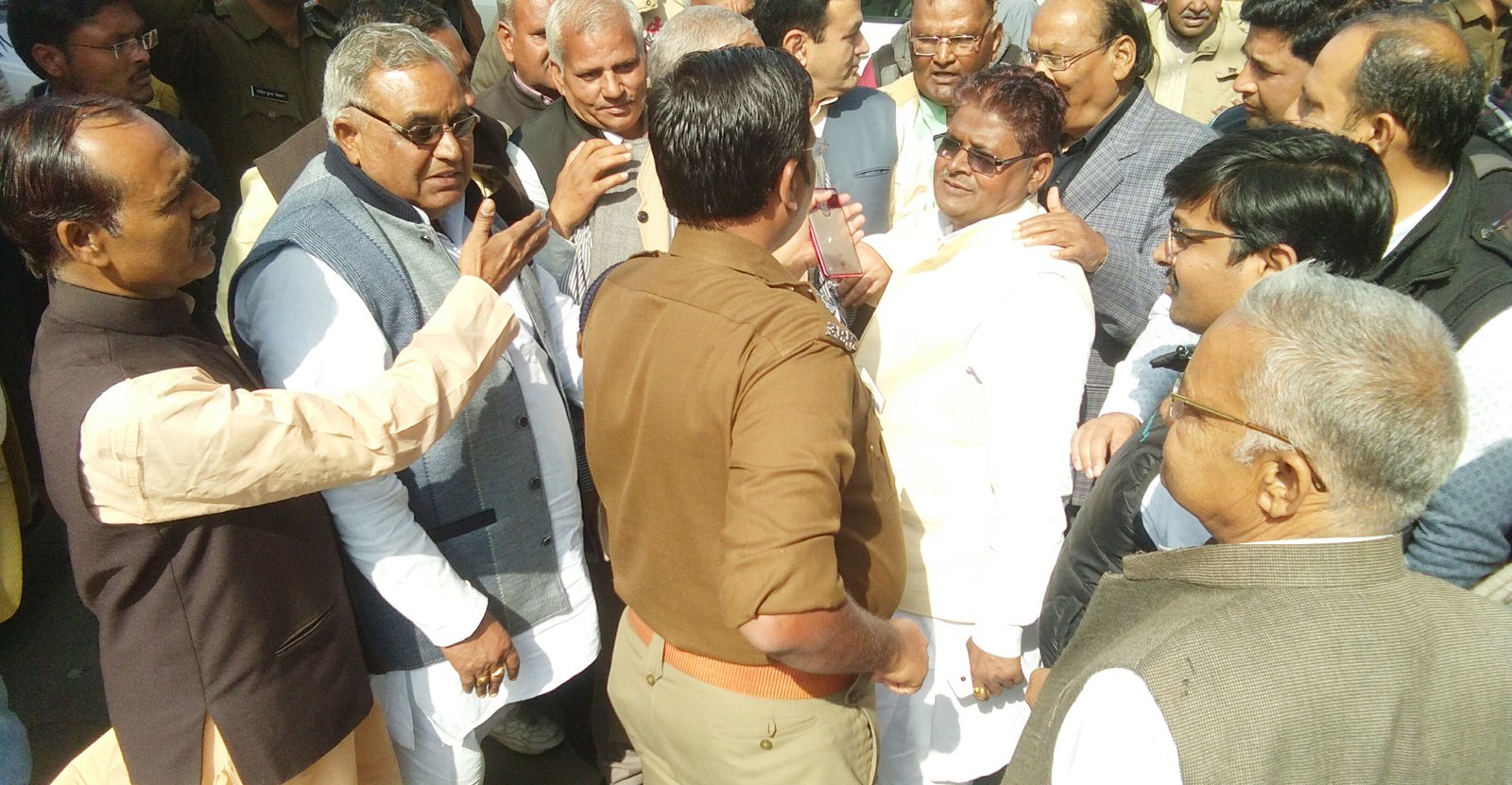 कासगंज जा रहे रालोद नेता अलीगढ में गिरफ्तार, BJP और एटा सांसद को बताया हिंसा का दोषी