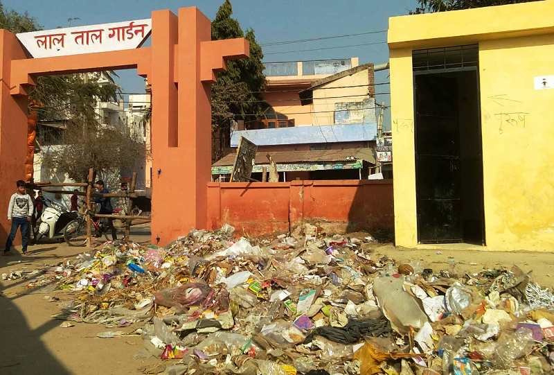 अलीगढ : नुमाइश में पीएम के स्वच्छता अभियान को ठेंगा दिखा रहा प्रशासन !
