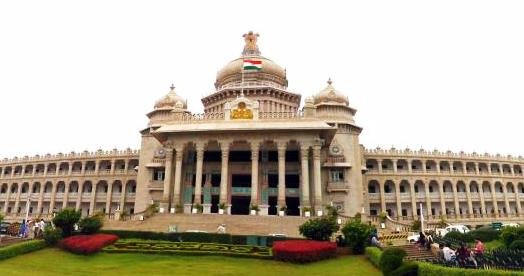 #कर्नाटक में #BJP की बड़ी मुश्किलें, #SC का आदेश- ‘शनिवार को होगा फ्लोर टेस्ट’