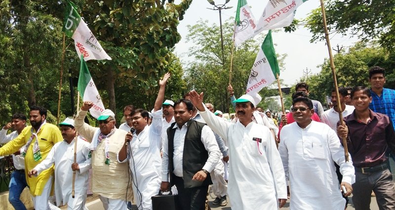 #BJP के खिलाफ #Aligarh #RLD का हल्ला बोल, कलेक्ट्रेट तक विरोध मार्च