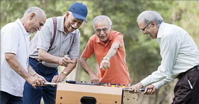 बढ़ती उम्र में खुश रहने वाले जीते हैं लंबा जीवन : अध्‍ययन