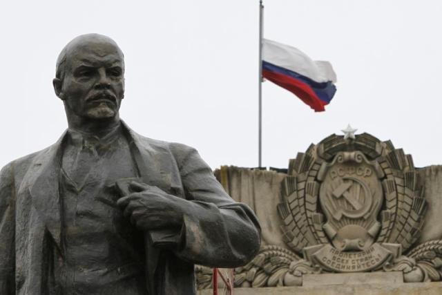 ताजिकिस्तान :  उलेमा क्यों लगा रहे हैं लेनिन की मूर्तियां