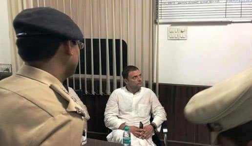 CBI मुख्यालय पर कांग्रेस का दमदार प्रदर्शन, राहुल गाँधी ने दी गिरफ्तारी, ‘चौकीदार ही चोर’ है के लगे नारे