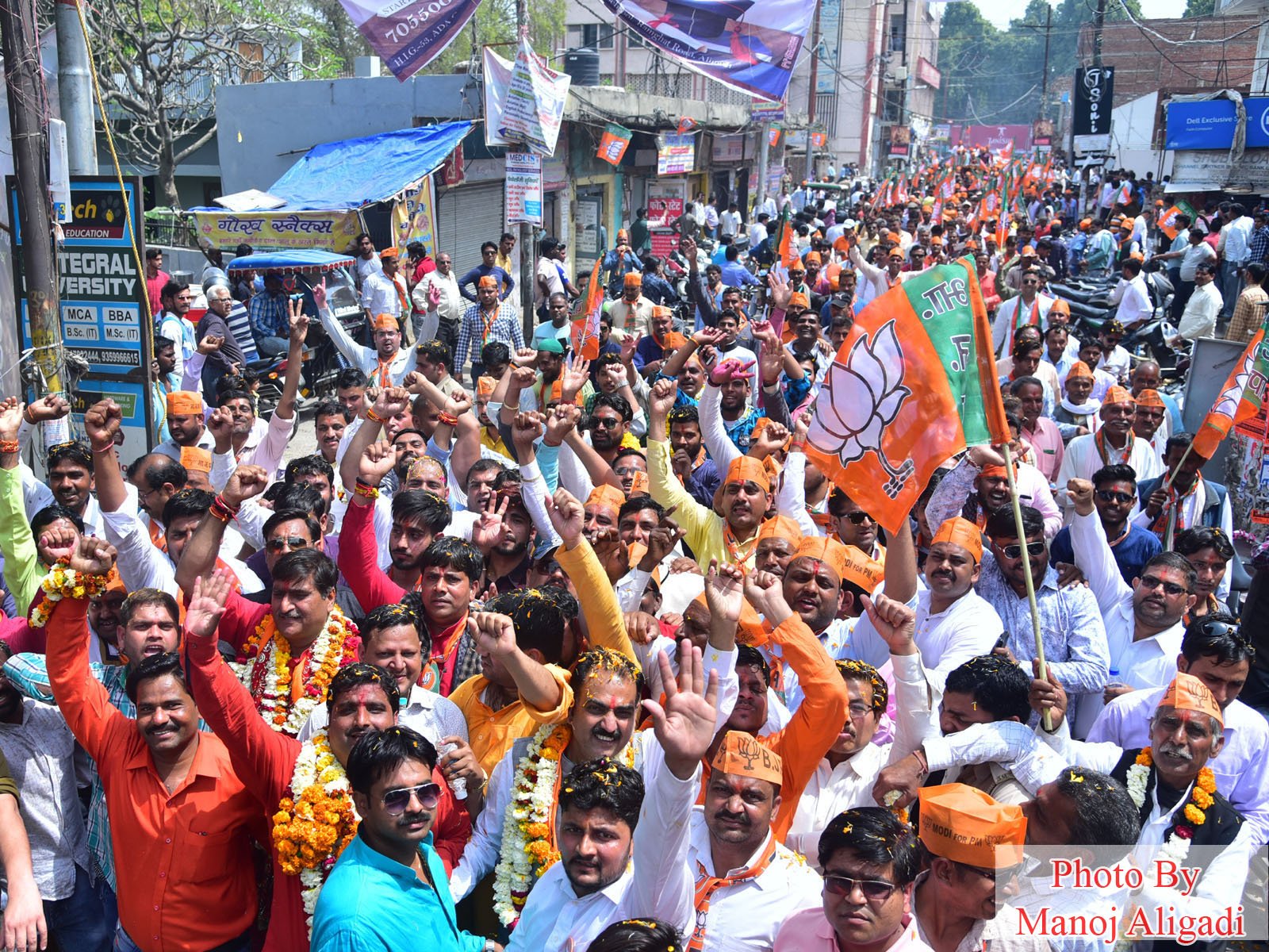 अलीगढ़ लोकसभा : BJP प्रत्याशी सतीश गौतम के नामांकन उमड़ा सैलाब, भाजपाइयों ने दिखाई एकजुटता