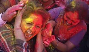 भारत के विभिन्न स्थानों पर इस तरह मनाया जाता है होली का त्यौहार