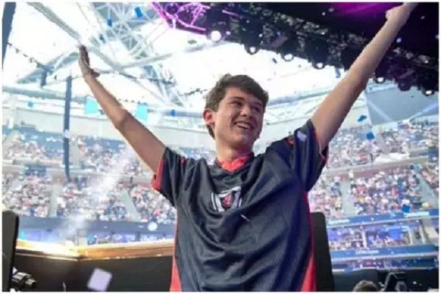 16 वर्षीय लड़के ने  वीडियो गेम खेल कर जीता 2 करोड़ का इनाम
