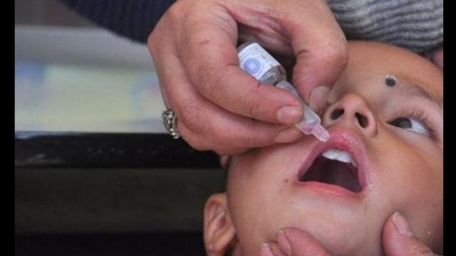 वर्ल्ड पोलियो डे : पोलियो कर सकता है पलटवार, जानिए इसके लक्षण और इलाज