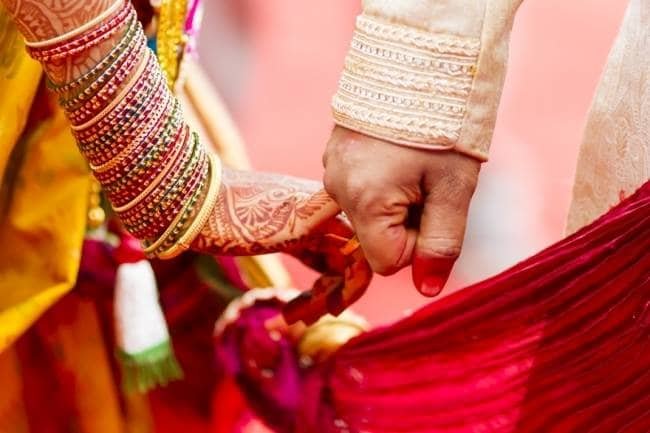 अलीगढ में हैरतअंगेज मामला, लॉकडाउन में प्रेग्नेंट पत्नी को मायके छोड़ प्रेमिका से कर ली शादी, ऐसे खुला राज-