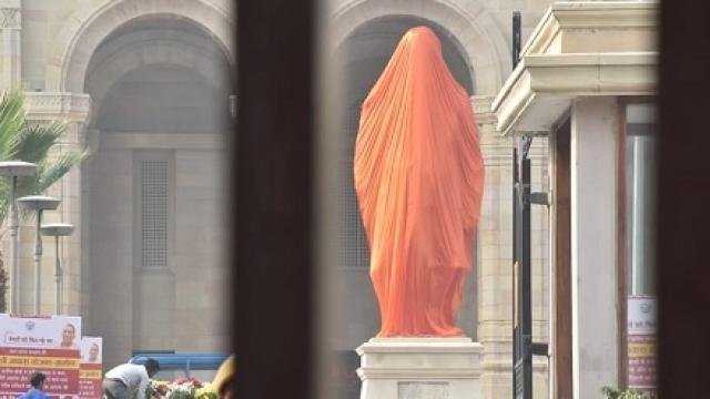UP : लोकभवन में बनी अटल बिहारी वाजपेयी की 25 फुट ऊंची प्रतिमा, आया इतना खर्च