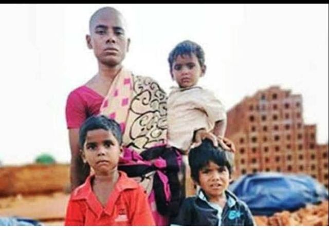 गरीबी की बेबसी : विधवा ने बच्चों का पेट भरने के लिए सिर मुंडवाया, 150 रुपये में बेचे बाल