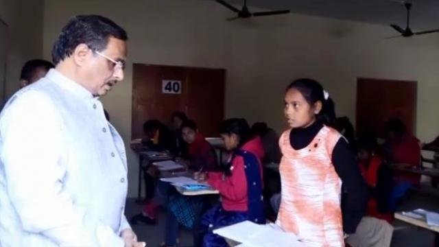 UP Board Exam 2020 : हरदोई में डिप्टी CM ने कहा- ‘प्रदेश में चल रही नकल विहीन परीक्षा’