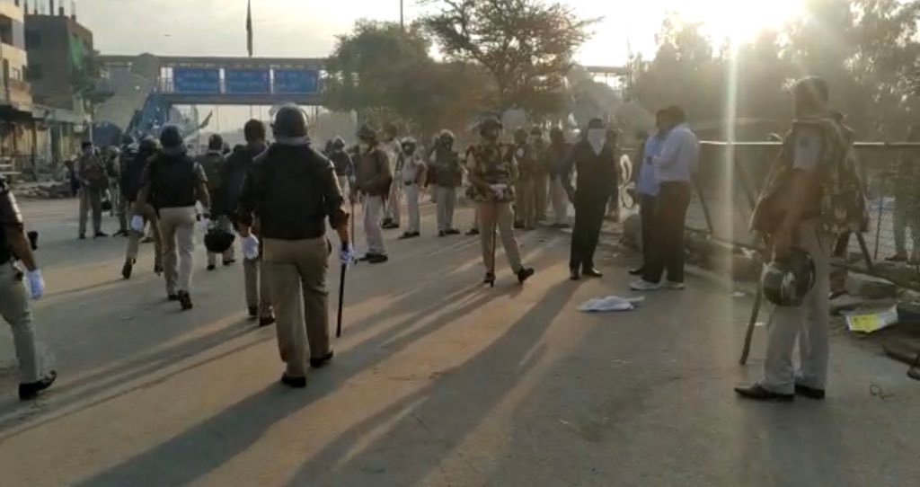 शाहीन बाग धरना खत्म, पुलिस ने जबरन खाली कराया प्रदर्शन स्थल, महिलाओं से हुई झड़प