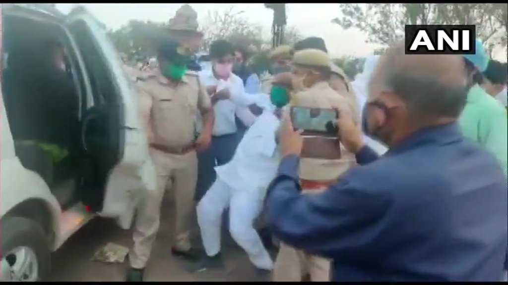 UP कांग्रेस प्रदेश अध्यक्ष अजय लल्लू को टांगकर ले गए पुलिसवाले, आगरा कई कांग्रेसी गिरफ्तार