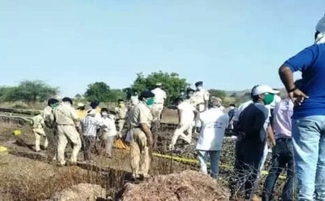महाराष्ट्र के औरंगाबाद में दर्दनाक हादसा, ट्रैक पर सो रहे मजदूरों के ऊपर गुजरी मालगाड़ी, 17 की मौत