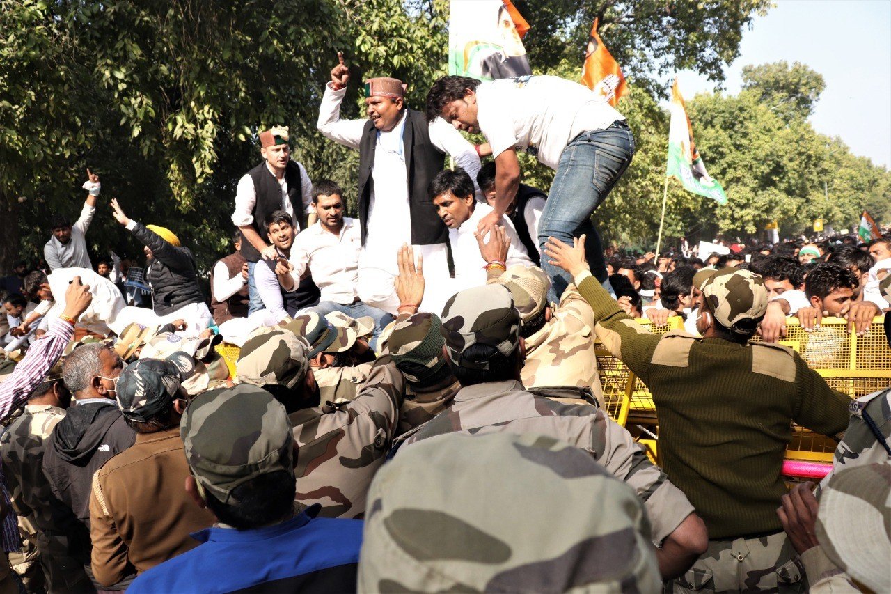 मोदी सरकार के खिलाफ युवा कांग्रेस ने किया संसद घेराव, श्रीनिवास बोले- ‘आम जनता की विरोधी है मोदी और आरएसएस सरकार’