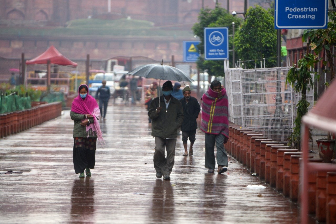 दिल्ली में बारिश ने 22 साल का रिकॉर्ड तोड़ा, आज राहत के आसार कम, आबोहवा भी पहले से बेहतर