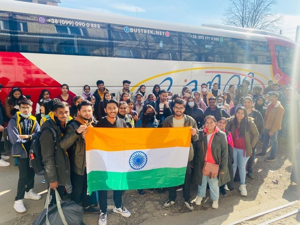भारत की नई एडवाइजरी यूक्रेन में फंसे भारतीय छात्रों के लिए सीमावर्ती इलाकों में नहीं जाने की सख्त हिदायत